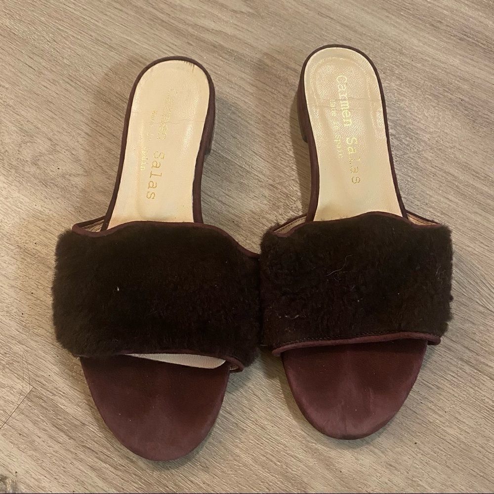 Carmen Salas maroon fur sandals 37